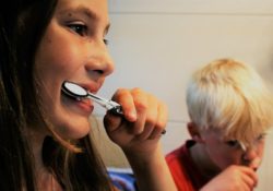 Jak správně pečovat o zuby? Pyšněte se zářivým úsměvem