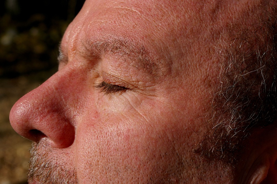 6 postupů, jak předejít vzniku vrásek kolem očí