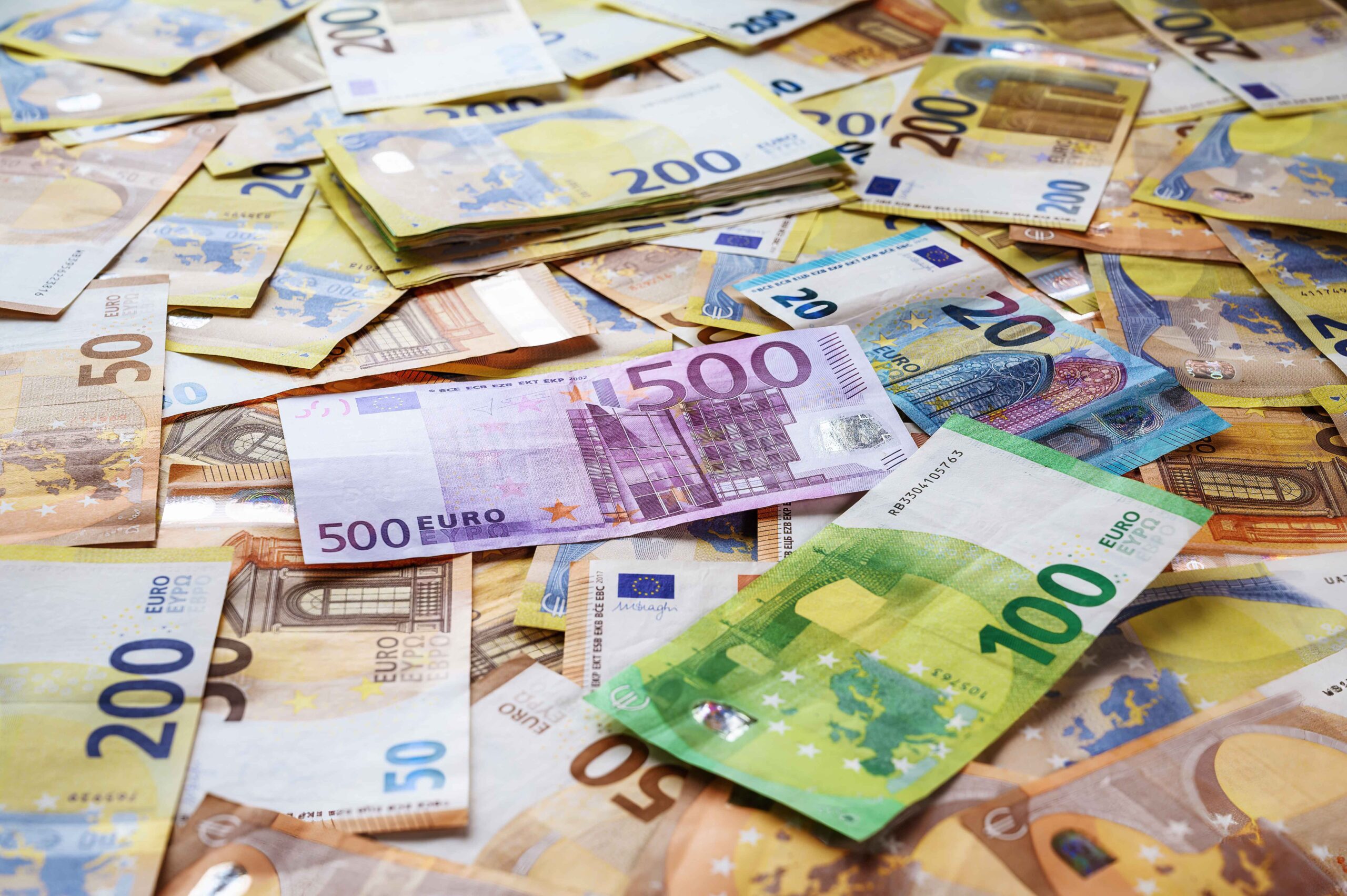 Konec roku a kurz eura: jak si firma zafixuje náklady na 2027